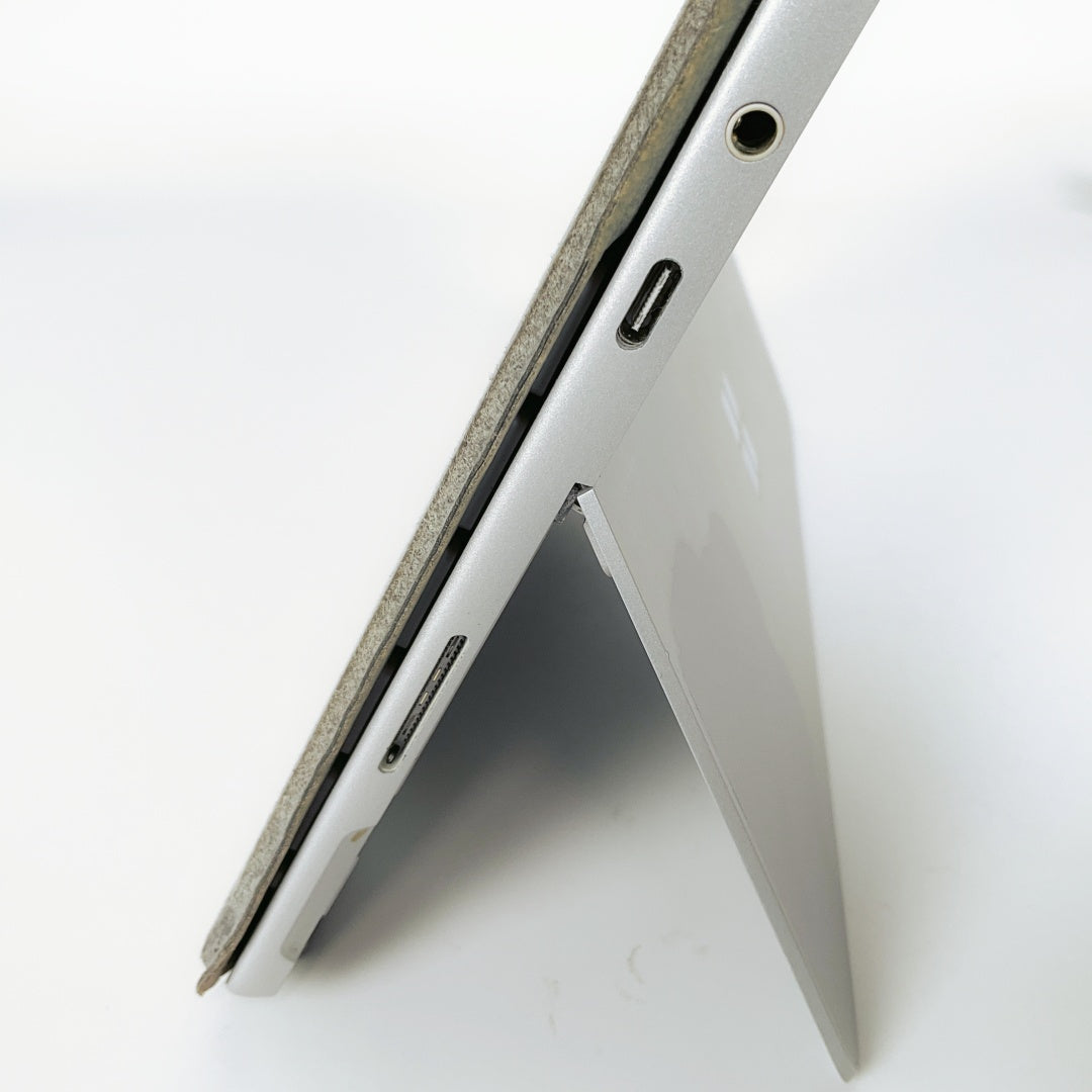 Microsoft Surface Go 1824 – 128GB / 8GB RAM – Reset – With Charger