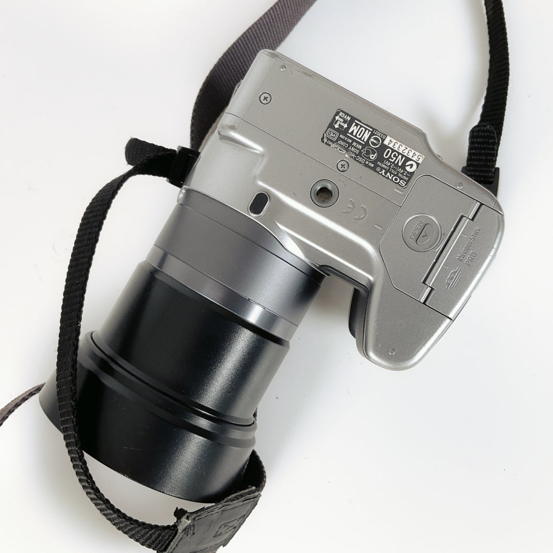 Sony DSC-H1 5.1MP Digital Camera – 12x Zoom, Image Stabilisation