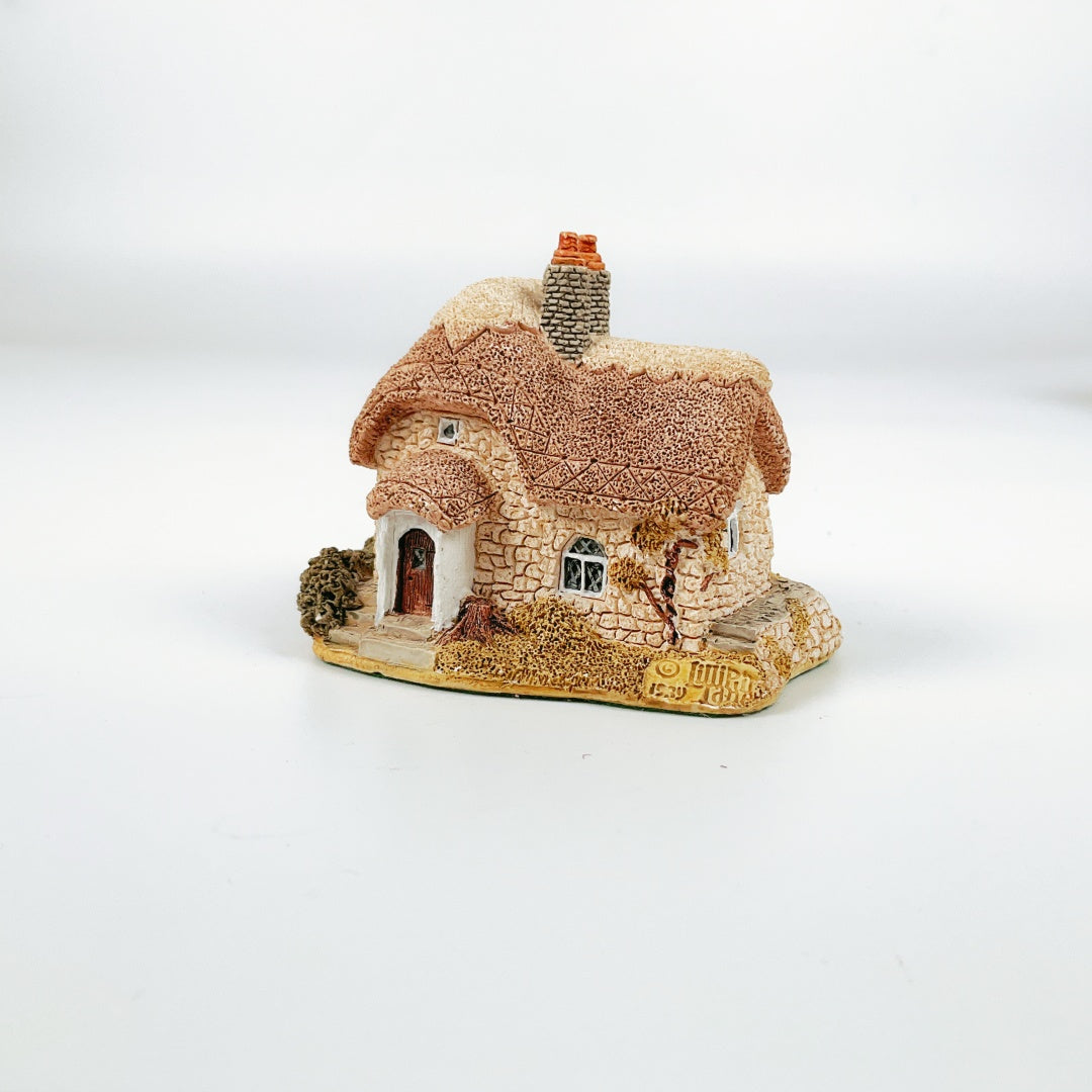 Lilliput Lane - Chine Cot Collectible Cottage Ornament