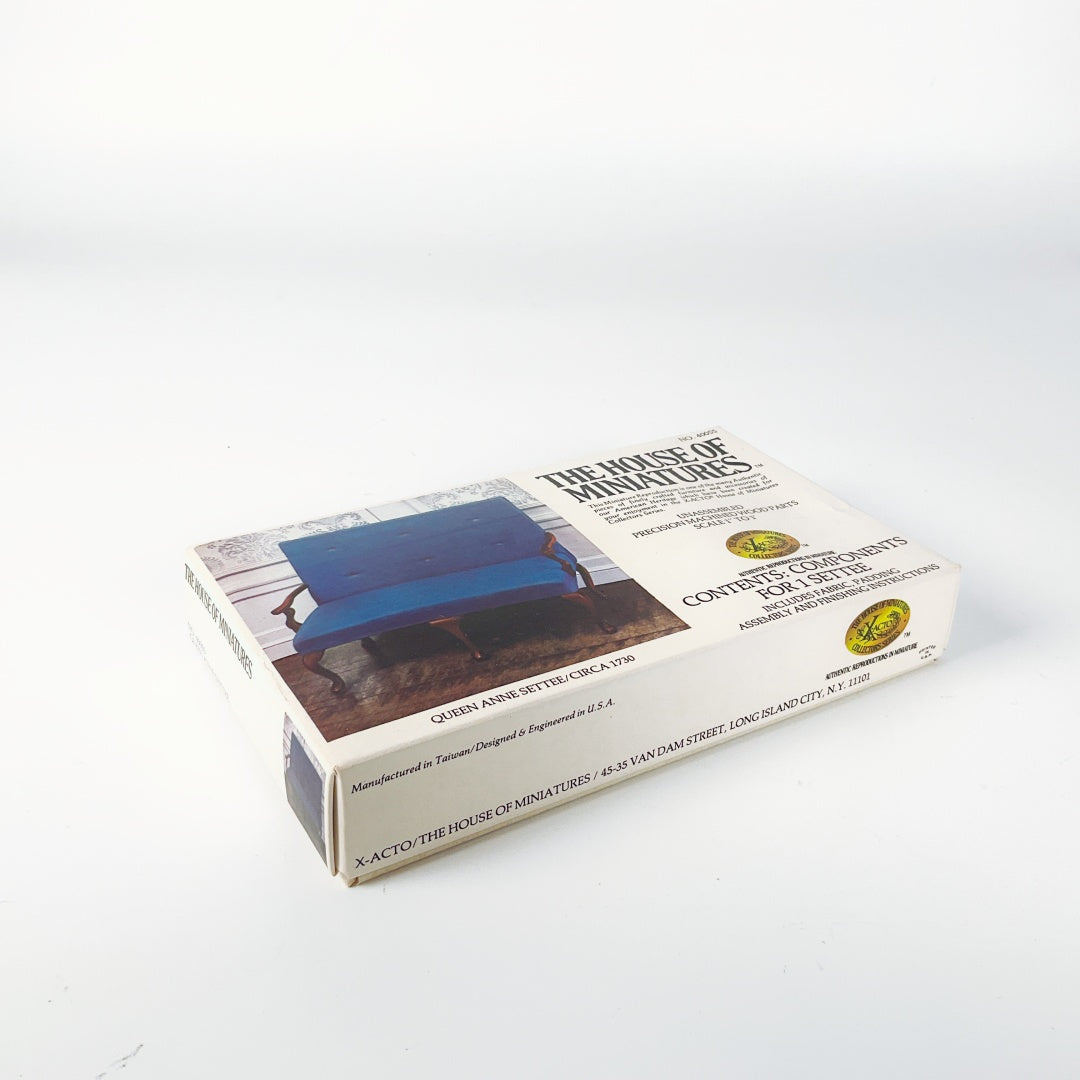 The House of Miniatures - Queen Anne Settee Kit (No.40055)