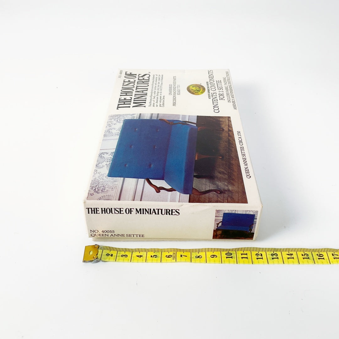The House of Miniatures - Queen Anne Settee Kit (No.40055)