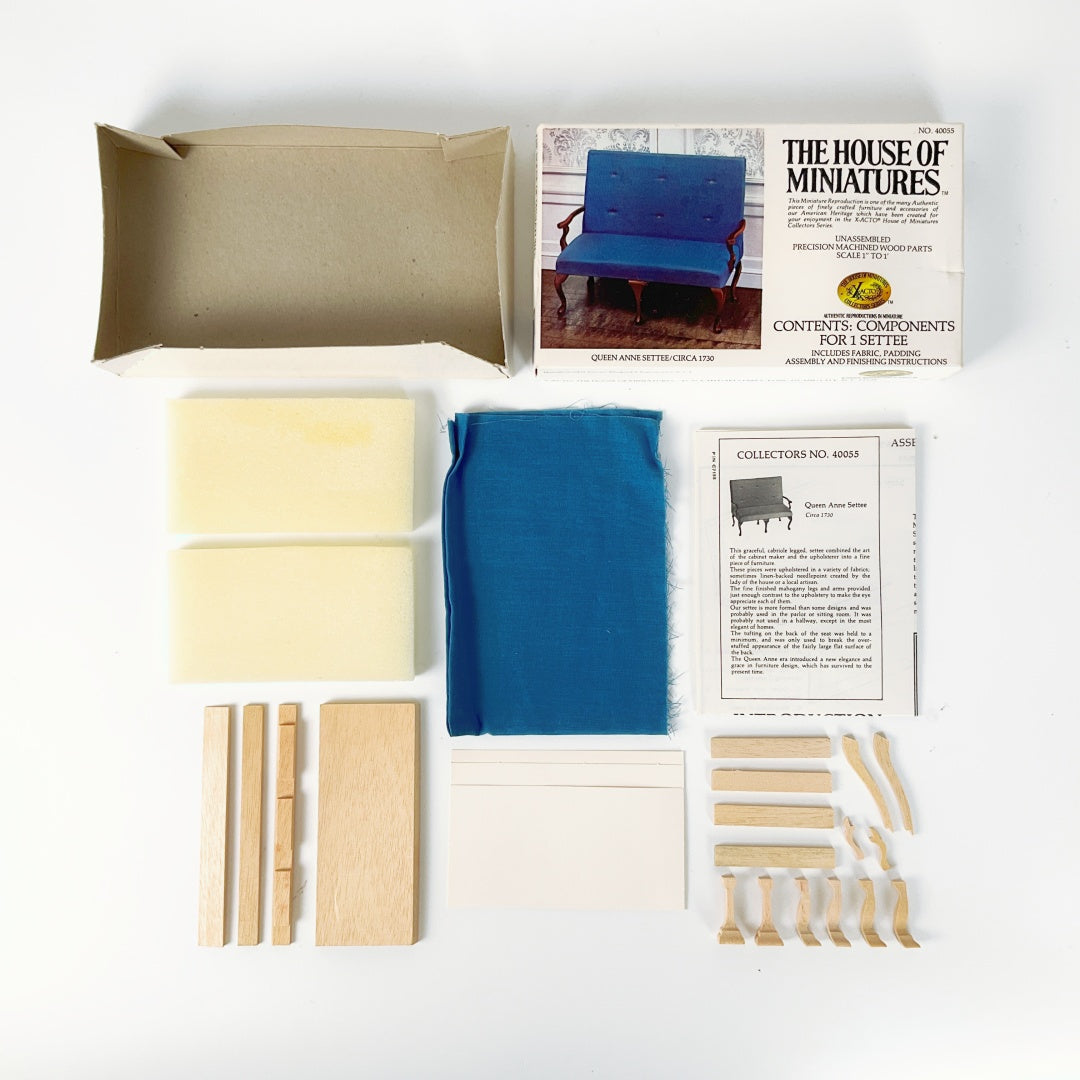 The House of Miniatures - Queen Anne Settee Kit (No.40055)