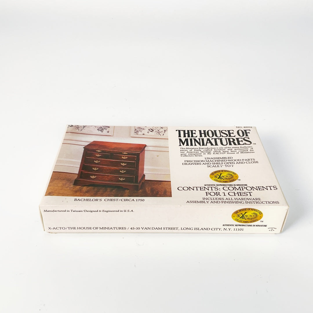 The House of Miniatures – Bachelor's Chest/Circa Kit (NO. 40054)