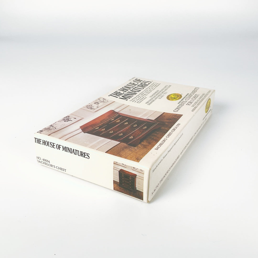 The House of Miniatures – Bachelor's Chest/Circa Kit (NO. 40054)