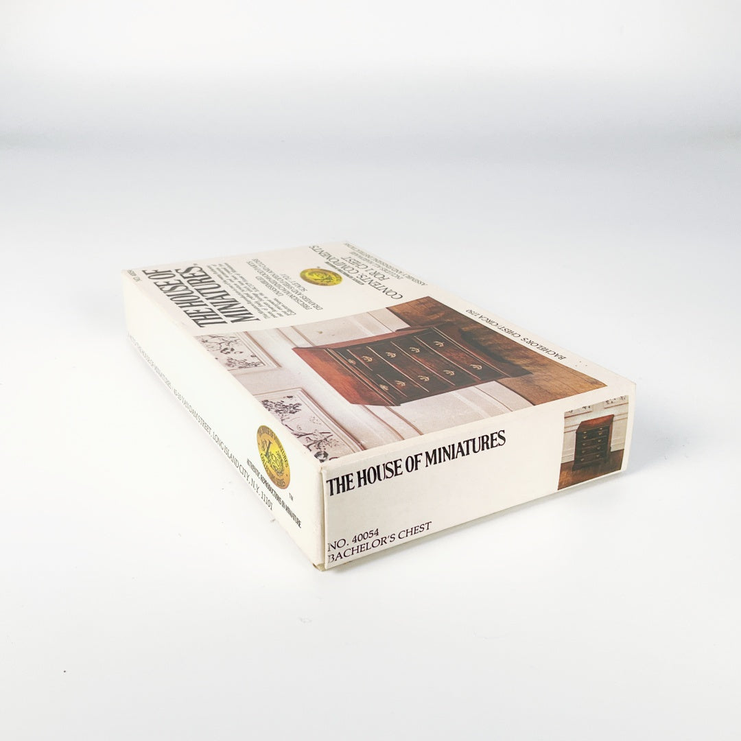 The House of Miniatures – Bachelor's Chest/Circa Kit (NO. 40054)