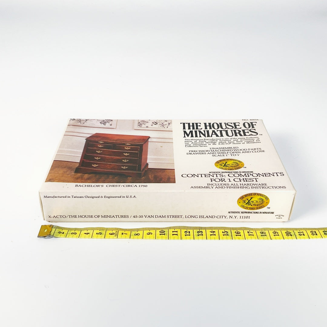 The House of Miniatures – Bachelor's Chest/Circa Kit (NO. 40054)