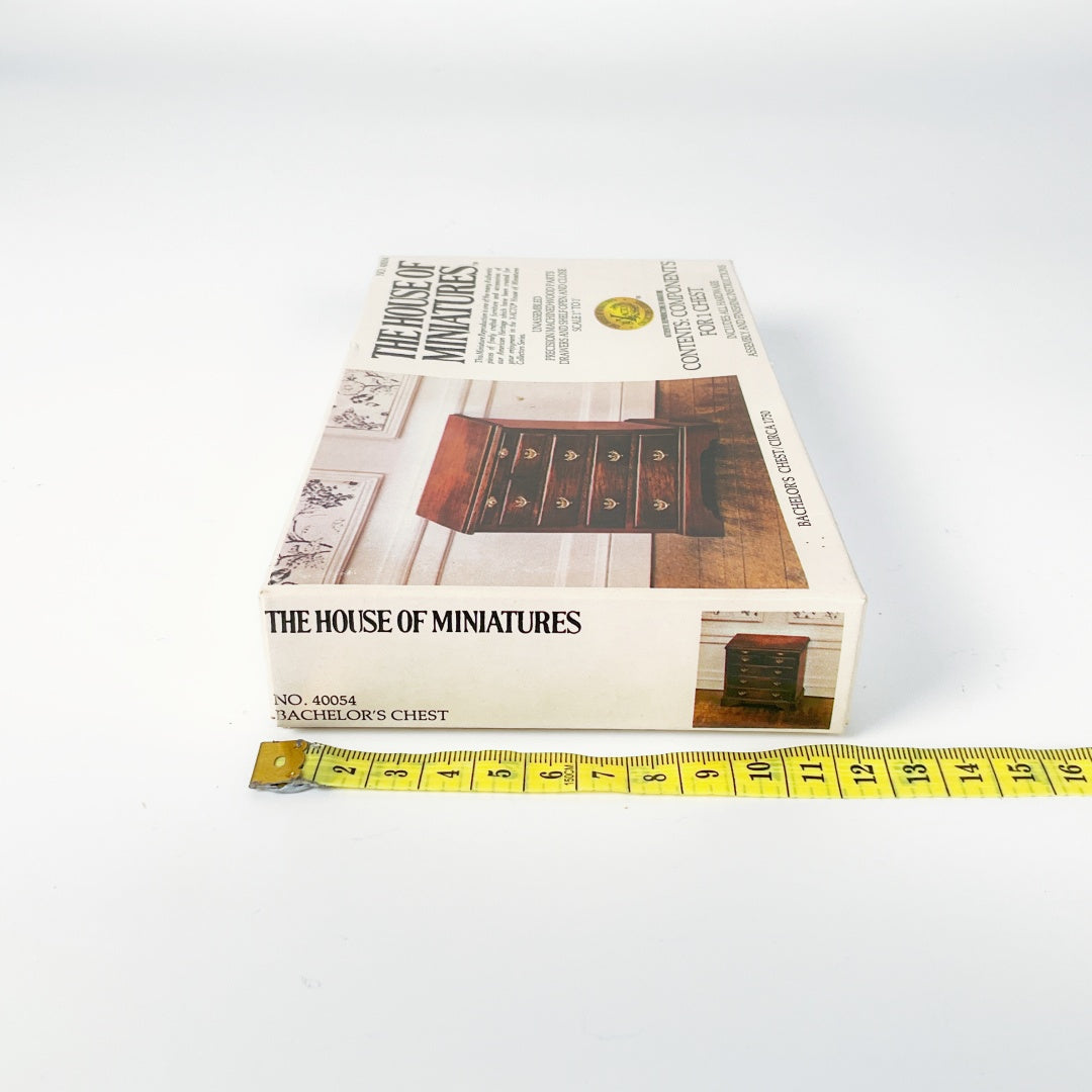 The House of Miniatures – Bachelor's Chest/Circa Kit (NO. 40054)