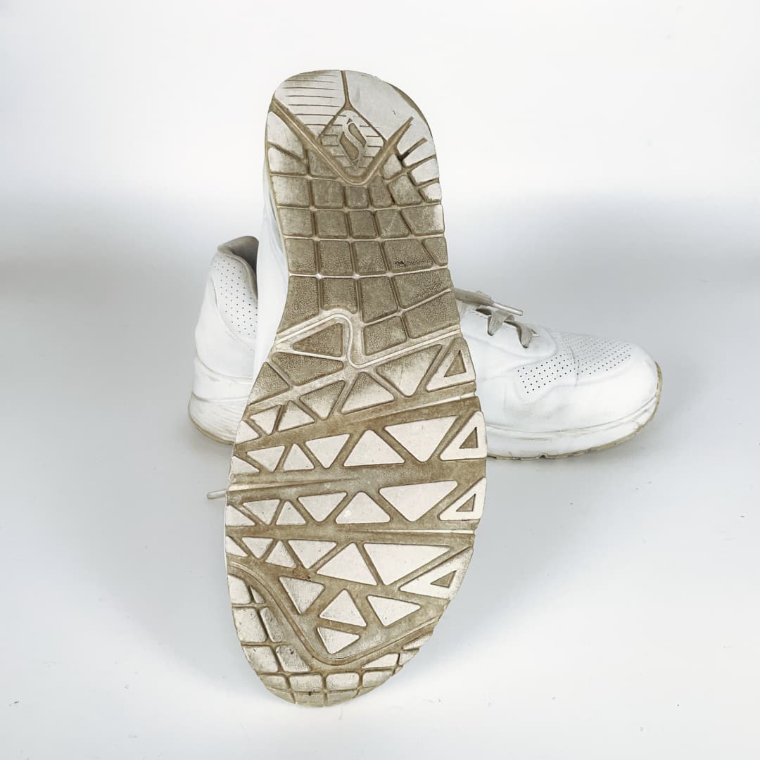 Sketchers - Stand on Air Sneakers