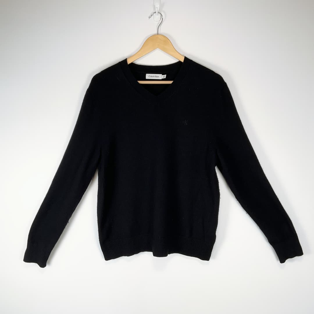 Calvin Klein - V Neck Knit Sweater