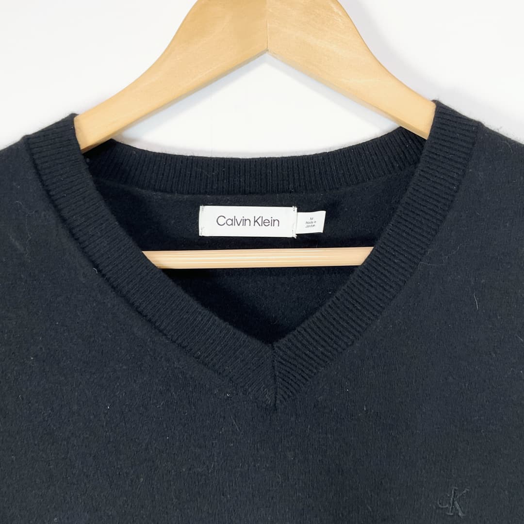 Calvin Klein - V Neck Knit Sweater