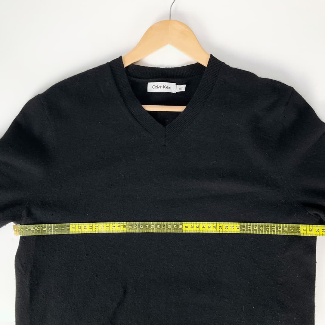 Calvin Klein - V Neck Knit Sweater