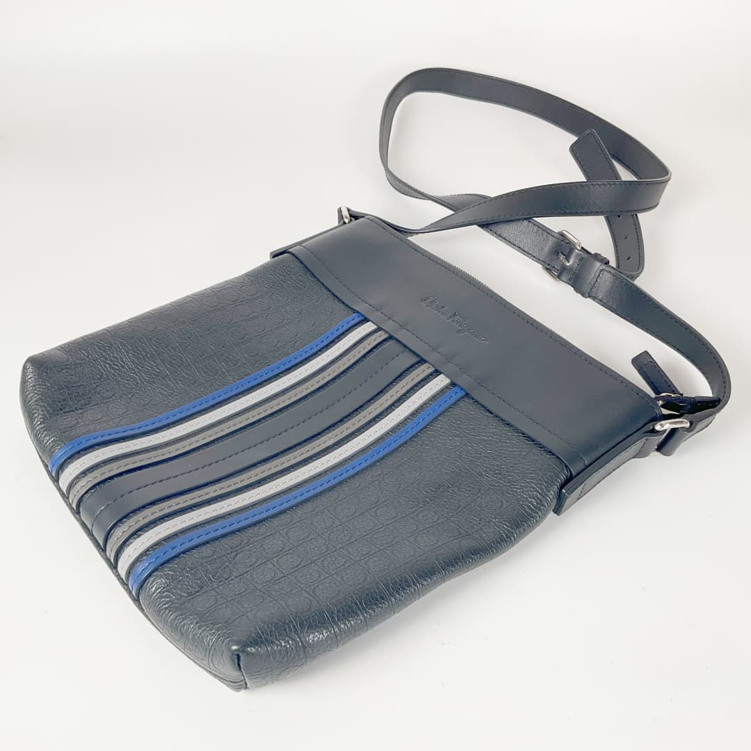 Salvatore Ferragamo - Messenger Compact Crossbody Bag
