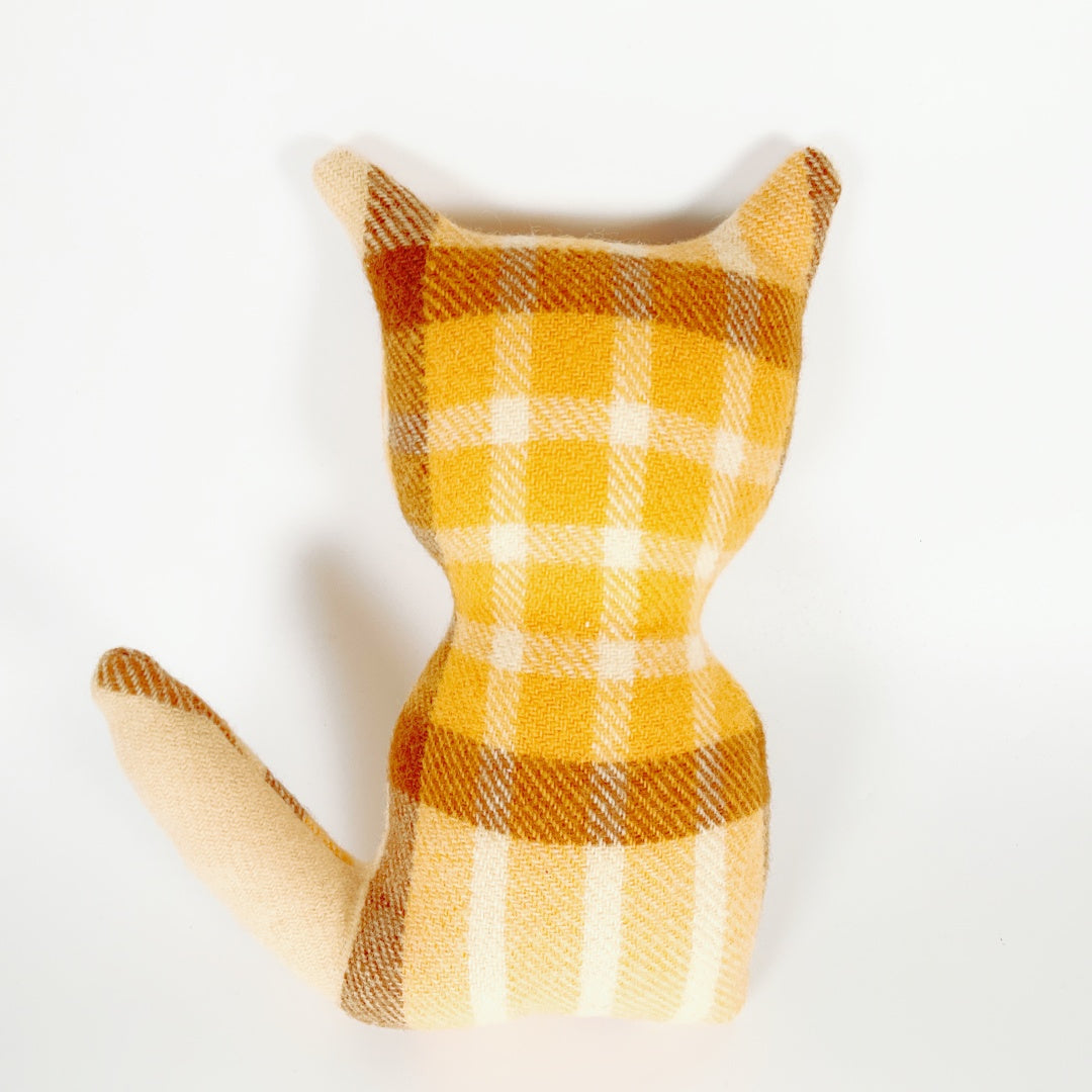 Artearoa – Blanket Cat – Mustard Yellow Check