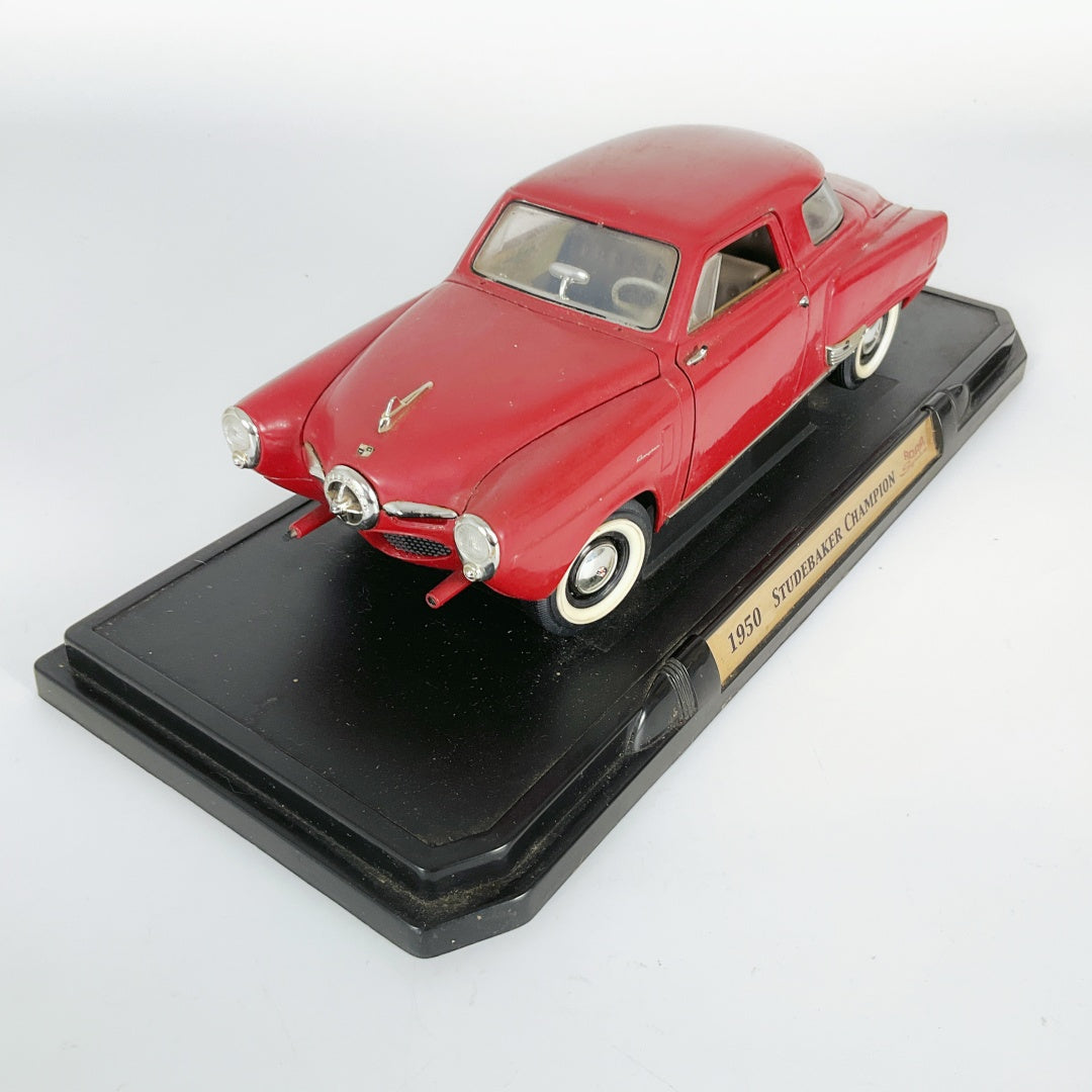 The Road Signature - 1950 Studebaker Champion 1:18 Red Diecast Model Car