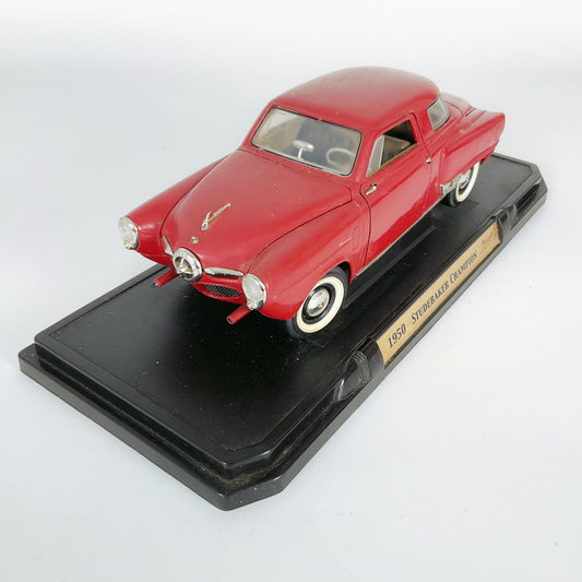 The Road Signature - 1950 Studebaker Champion 1:18 Red Diecast Model Car