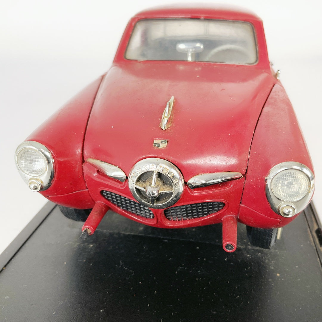 The Road Signature - 1950 Studebaker Champion 1:18 Red Diecast Model Car