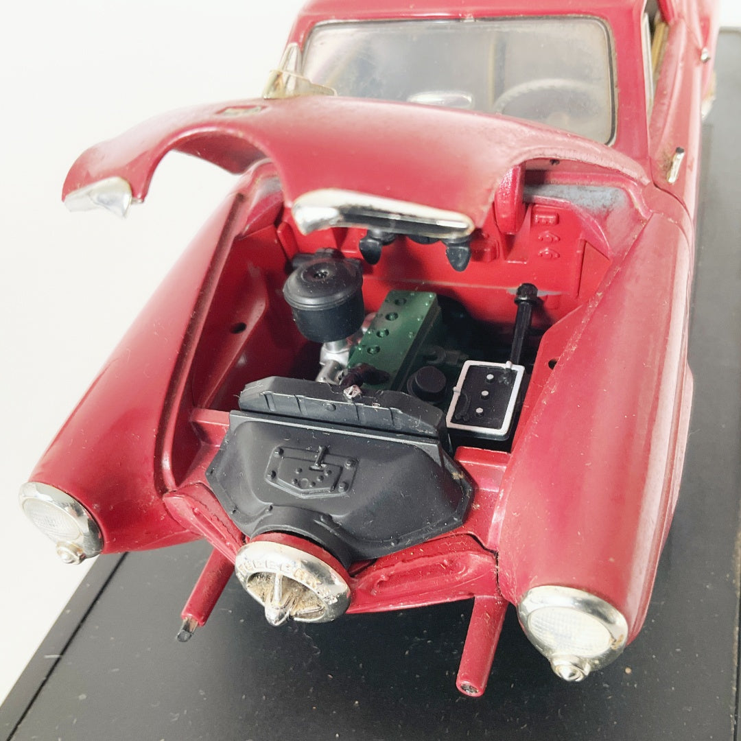 The Road Signature - 1950 Studebaker Champion 1:18 Red Diecast Model Car