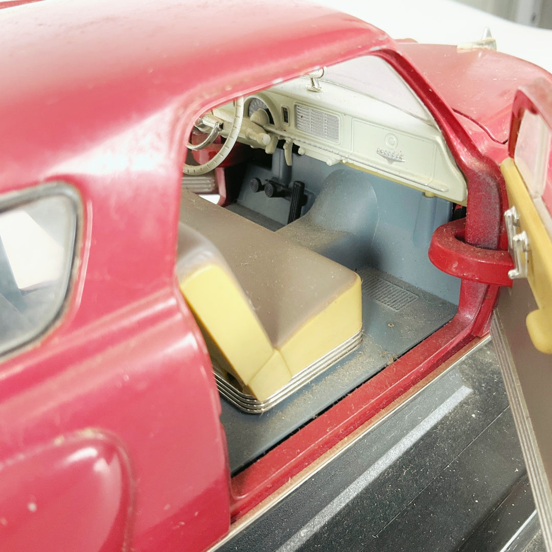 The Road Signature - 1950 Studebaker Champion 1:18 Red Diecast Model Car