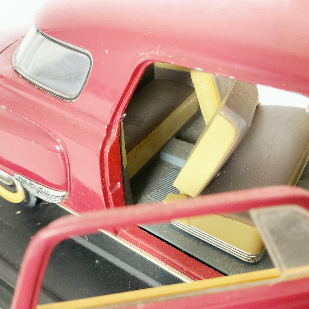 The Road Signature - 1950 Studebaker Champion 1:18 Red Diecast Model Car