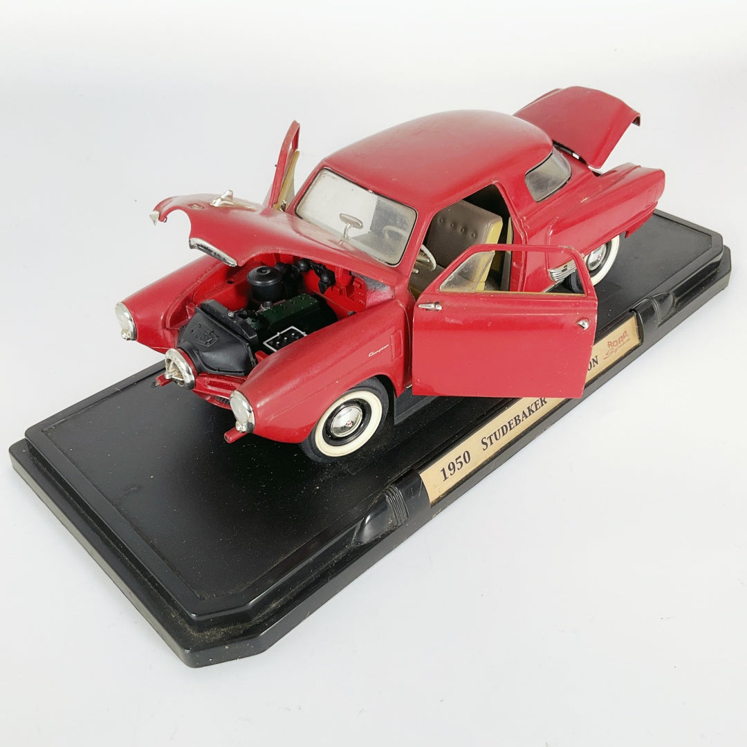The Road Signature - 1950 Studebaker Champion 1:18 Red Diecast Model Car