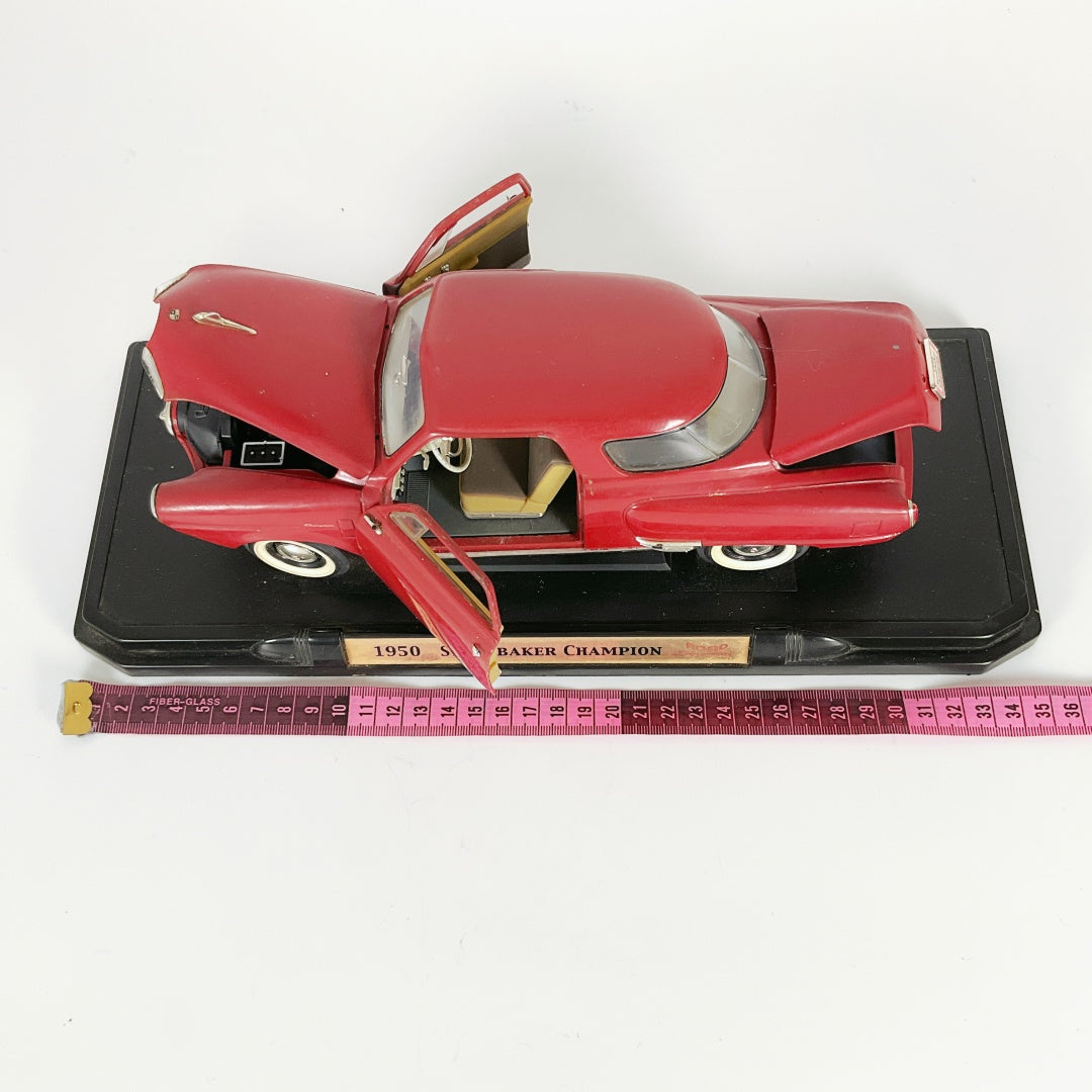 The Road Signature - 1950 Studebaker Champion 1:18 Red Diecast Model Car
