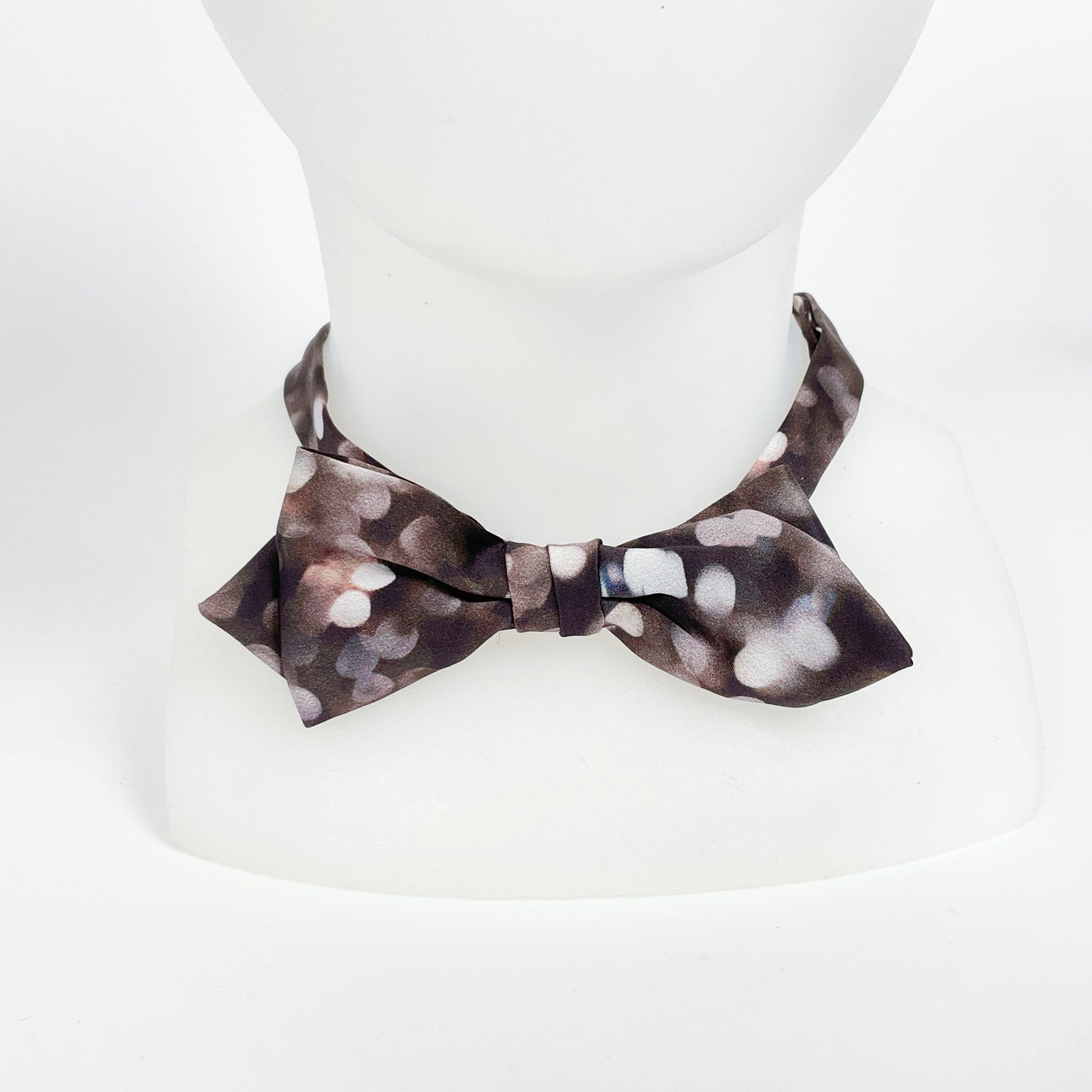 WORLD - Diamond Point Silk Bow Tie