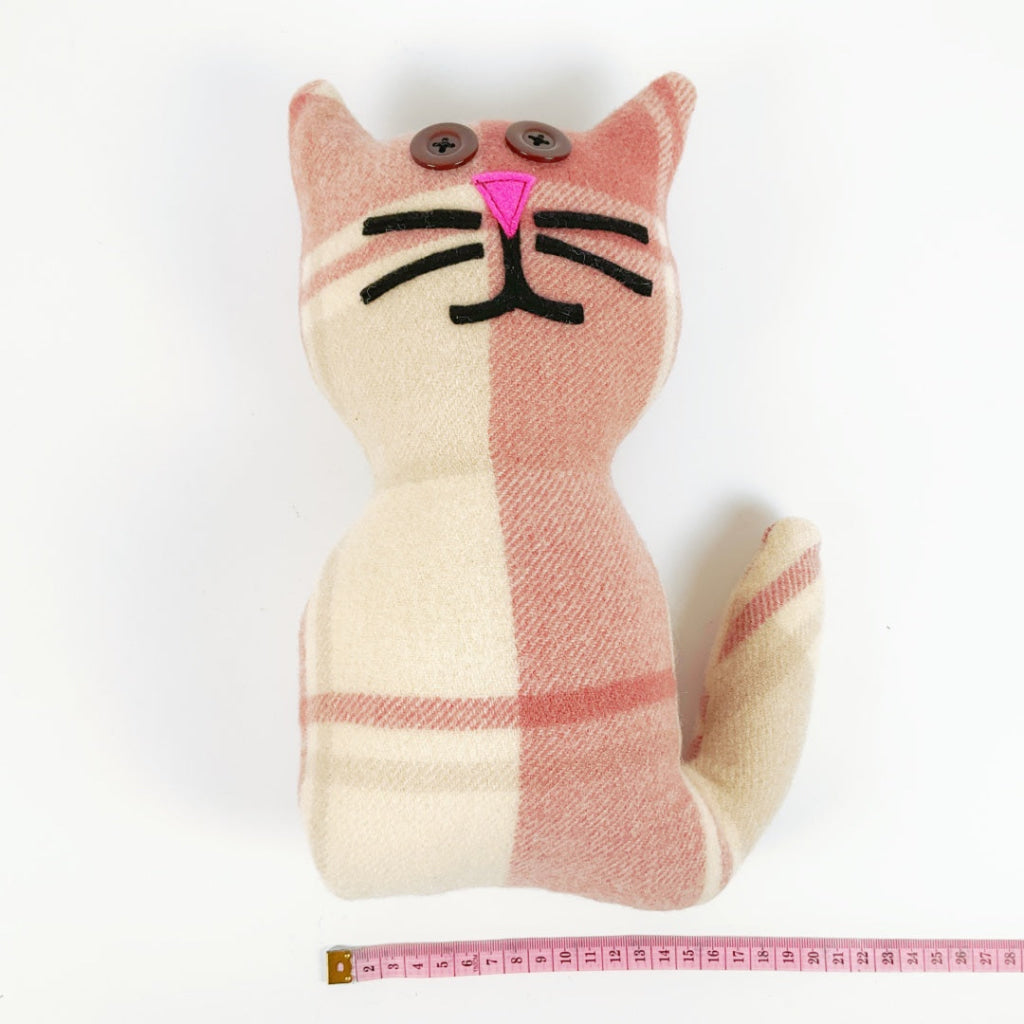 Artearoa – Blanket Cat – Mauve Neutral Check