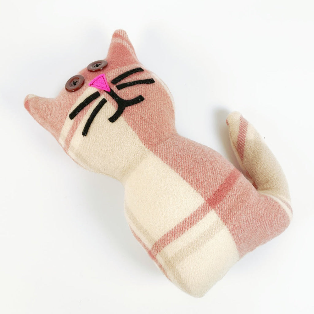 Artearoa – Blanket Cat – Mauve Neutral Check