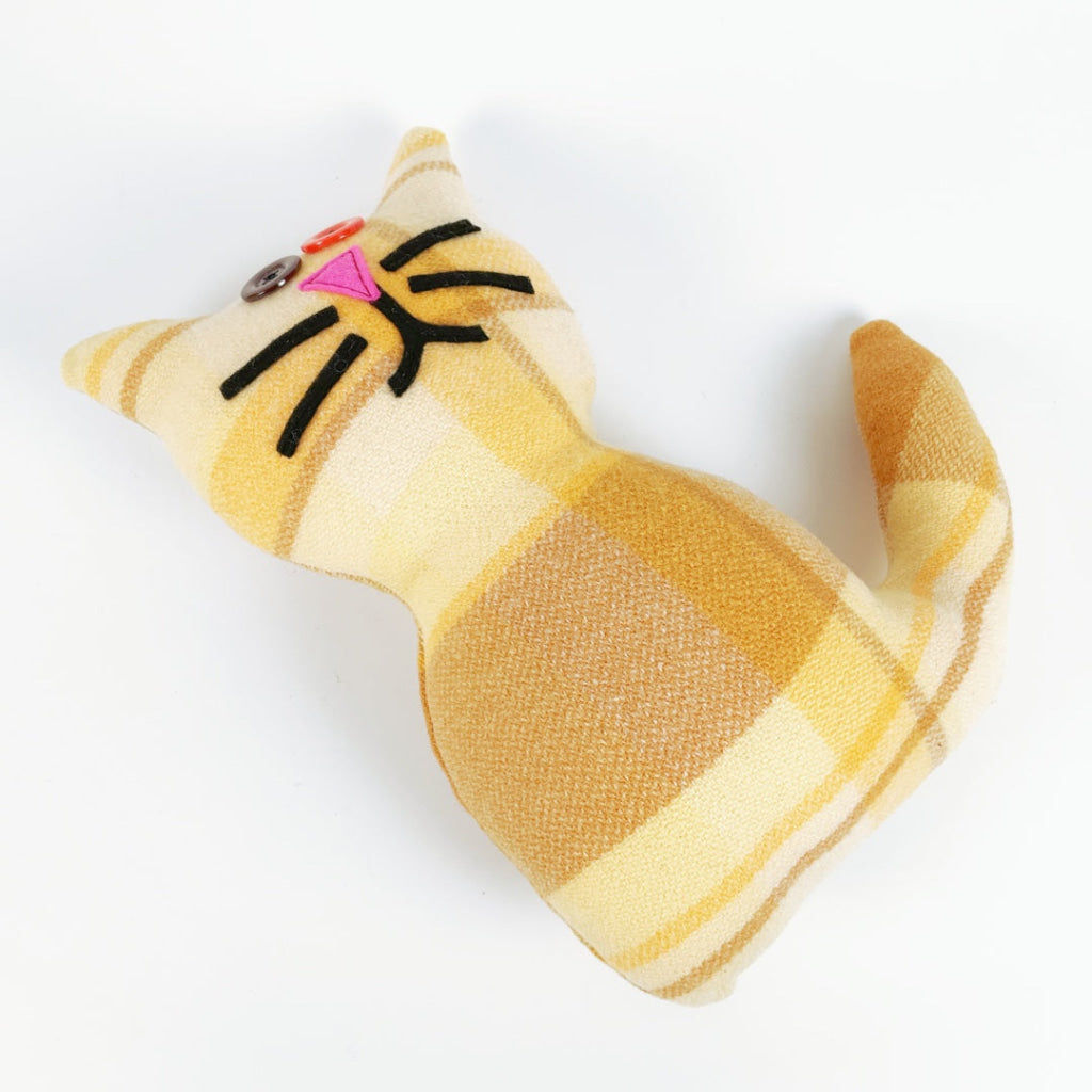 Artearoa – Blanket Cat – Mustard Yellow Check