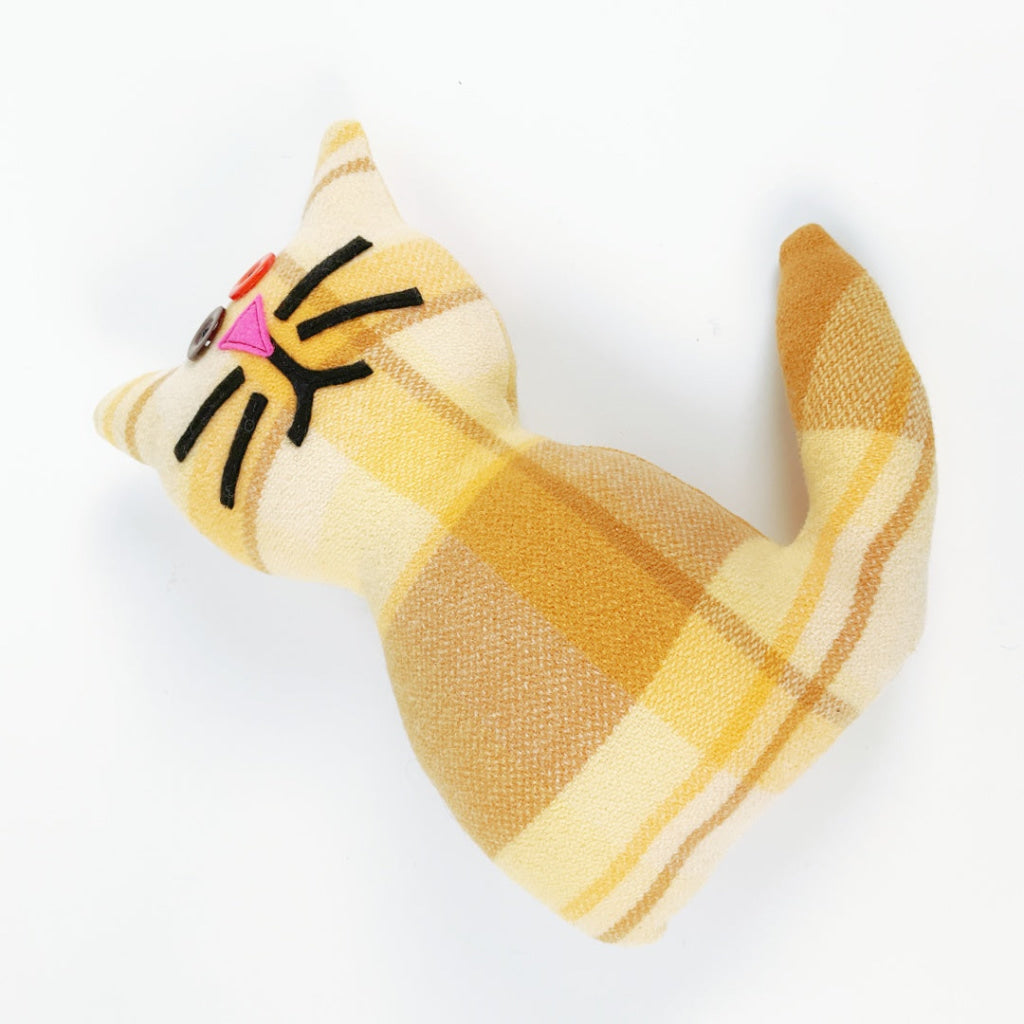 Artearoa – Blanket Cat – Mustard Yellow Check