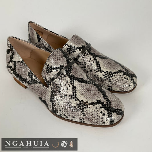 Clarks - Slides - Size 7 - Shoes