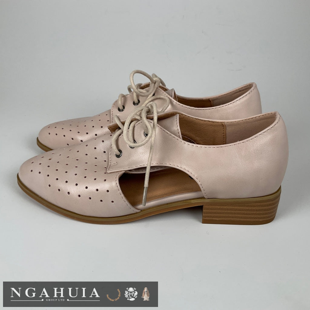 Sakura - Shoes Size 6