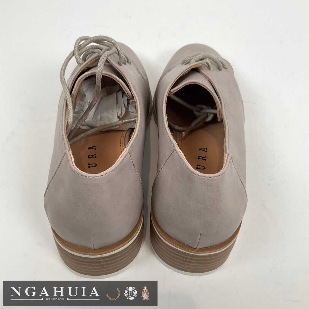 Sakura - Shoes Size 6