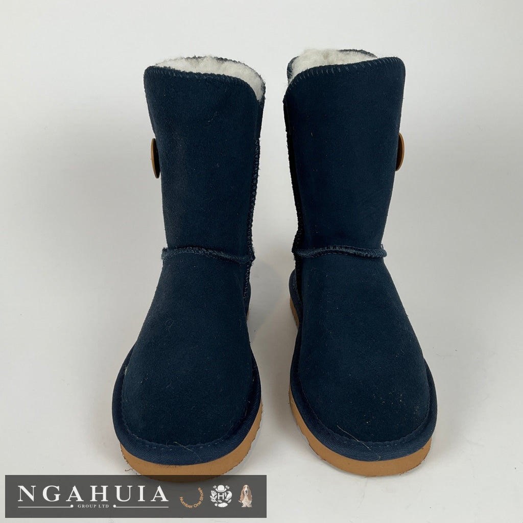 Ugg - Slippers - Size 6 - Shoes