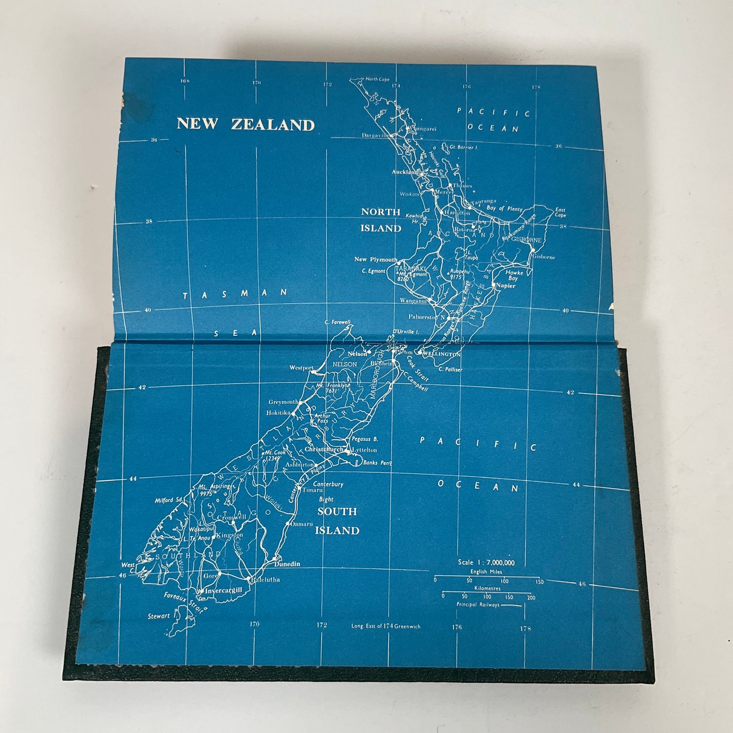Collins - A Book of New Zealand