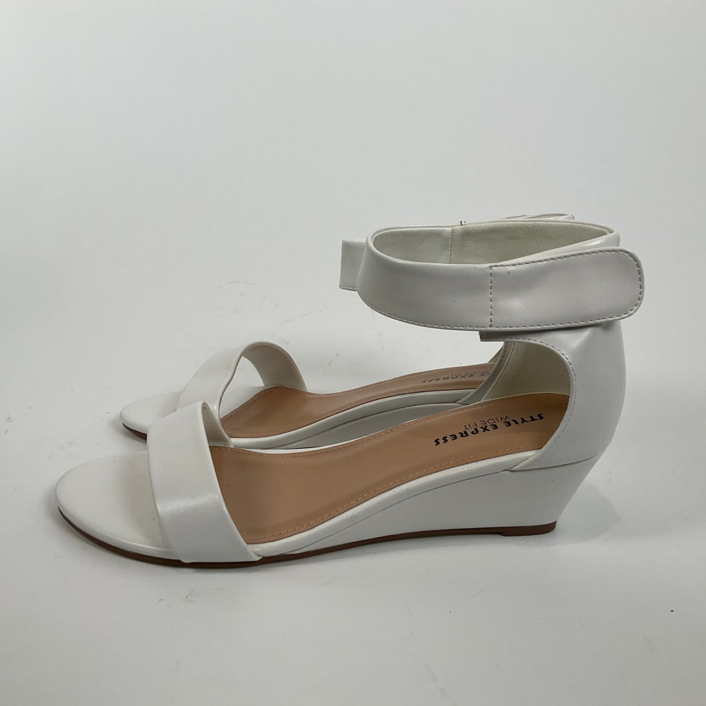 Style Express - Sandals Size 9 Shoes